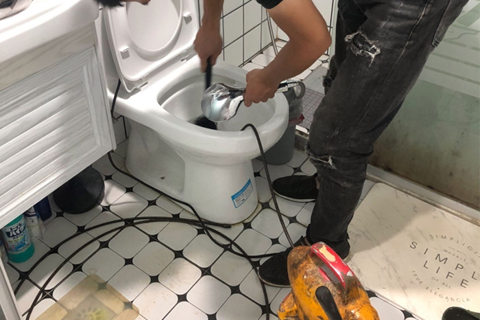 丹棱马桶堵塞自己疏通还是找师傅?专业上门服务让你省时更省心